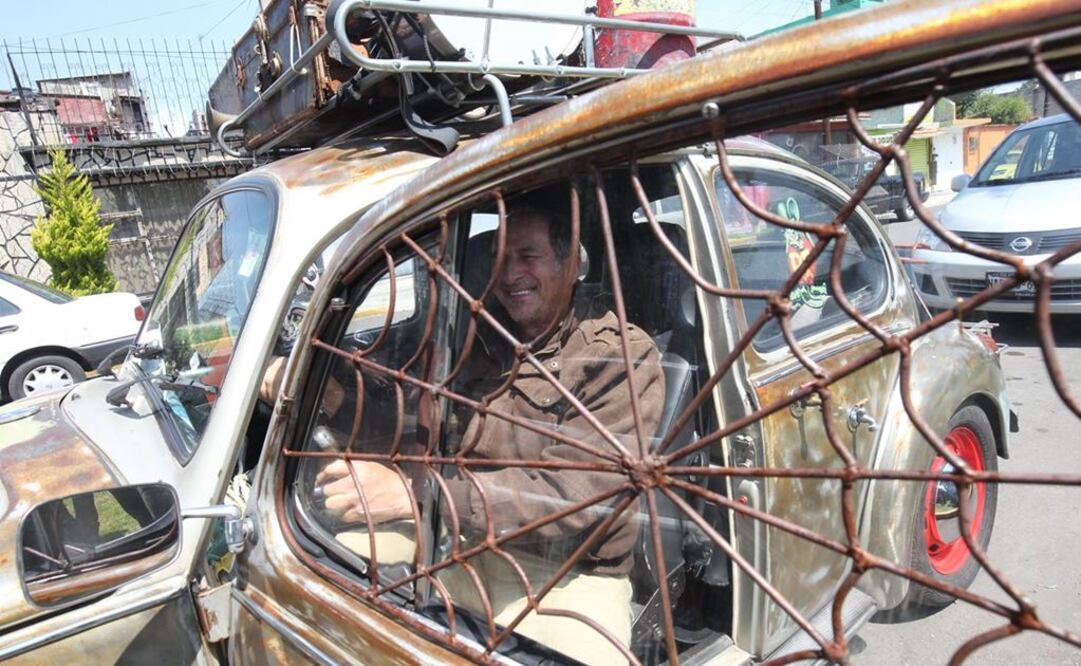A los 70 años, Don Nacho "tunea" su vocho al estilo “Rat Rod”