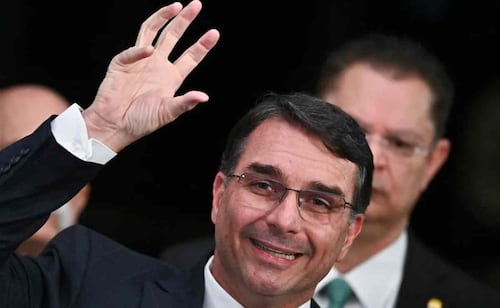 Partido de Bolsonaro proclama a su hijo Flávio como candidato presidencial; competirá contra Lula da Silva en elecciones de octubre