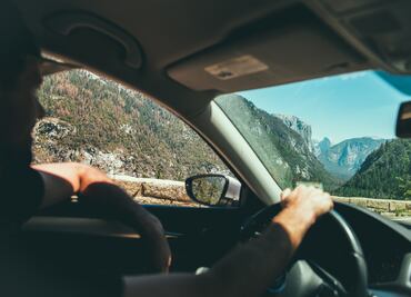Para qué sirve la manija que los autos traen al interior