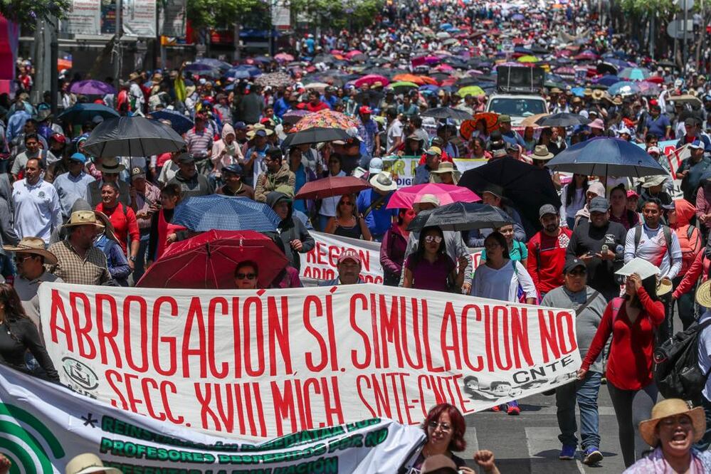 Los maestros marcharon esta mañana. Foto: Diego Simón / EL UNIVERSAL