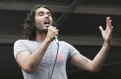 Russell Brand es acusado de violación y agresión sexual a cuatro mujeres