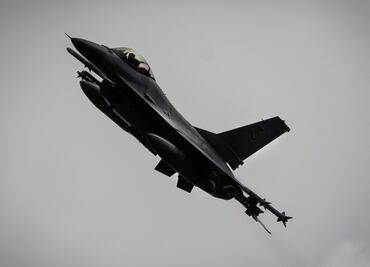 EU aprueba la venta a Ucrania de piezas y material para los de aviones de combate F-16; incluye mantenimiento