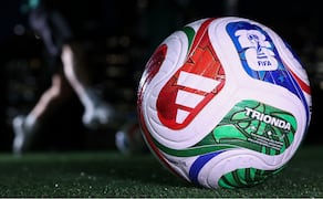Trionda, el balón oficial del Mundial 2026. Foto: AFP