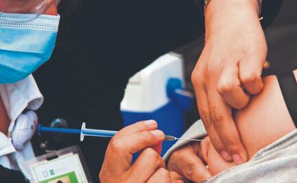 ¿Dónde vacunarte? Inicia campaña contra Covid-19 e influenza en centros de salud de CDMX
