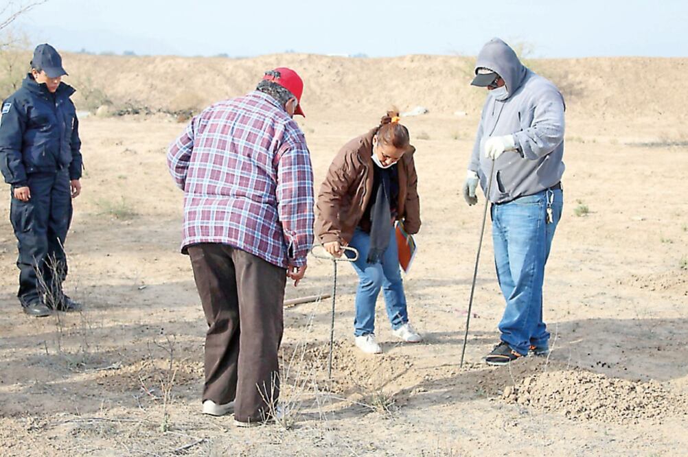 Durante las excavaciones, los familiares de personas no localizadas aseguran que han encontrado rastros de que sus seres queridos fueron torturados (FRANCISCO RODRÍGUEZ. EL UNIVERSAL)