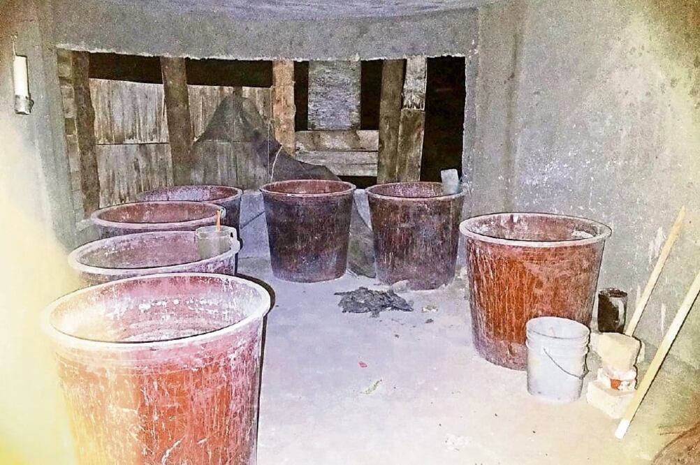 En el sótano del Palacio Municipal se encontraron vales de combustible y una lista de nombres, al parecer, de los agentes que “cargaban” gasolina. Foto: ESPECIAL