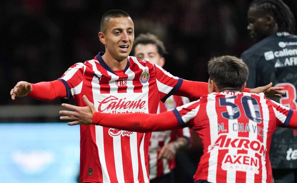 Chivas en festejo de gol - Foto: Imago7