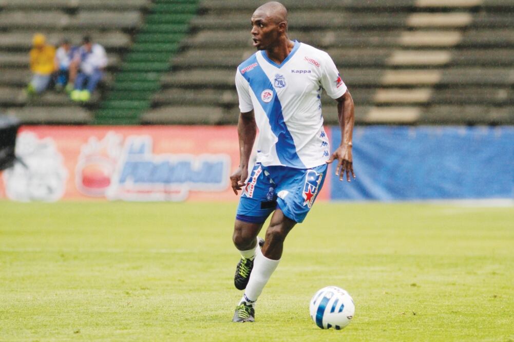 El jugador colombiano de La Franja, Efraín Cortés, recibió “metralla amiga” (IMAGO7)