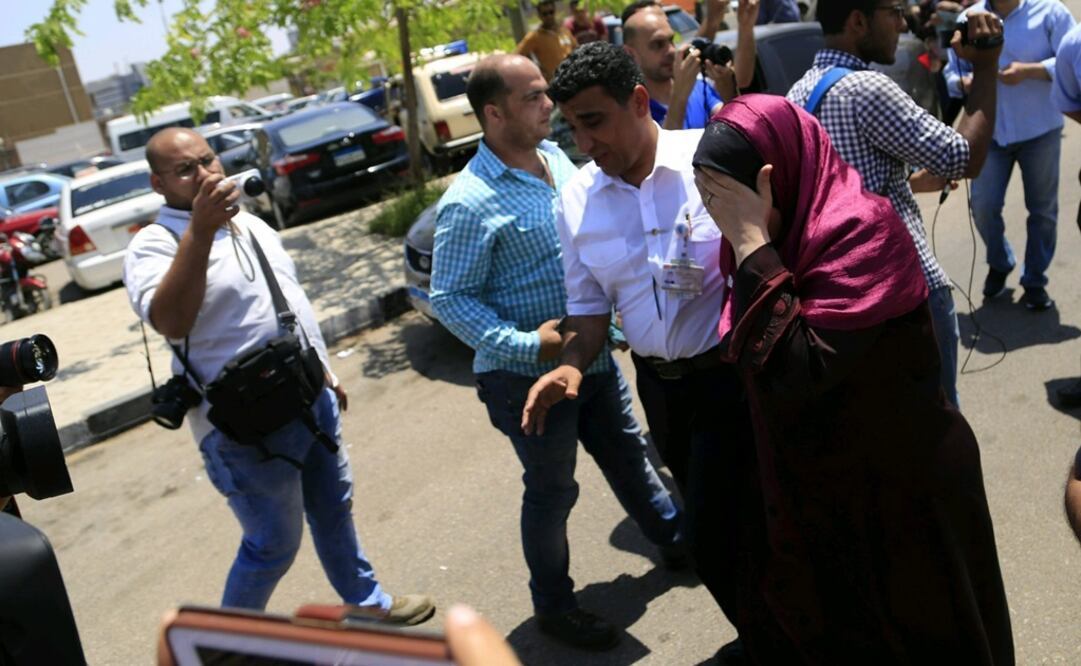Familiares de los pasajeros del avión desaparecido (Foto: EFE)