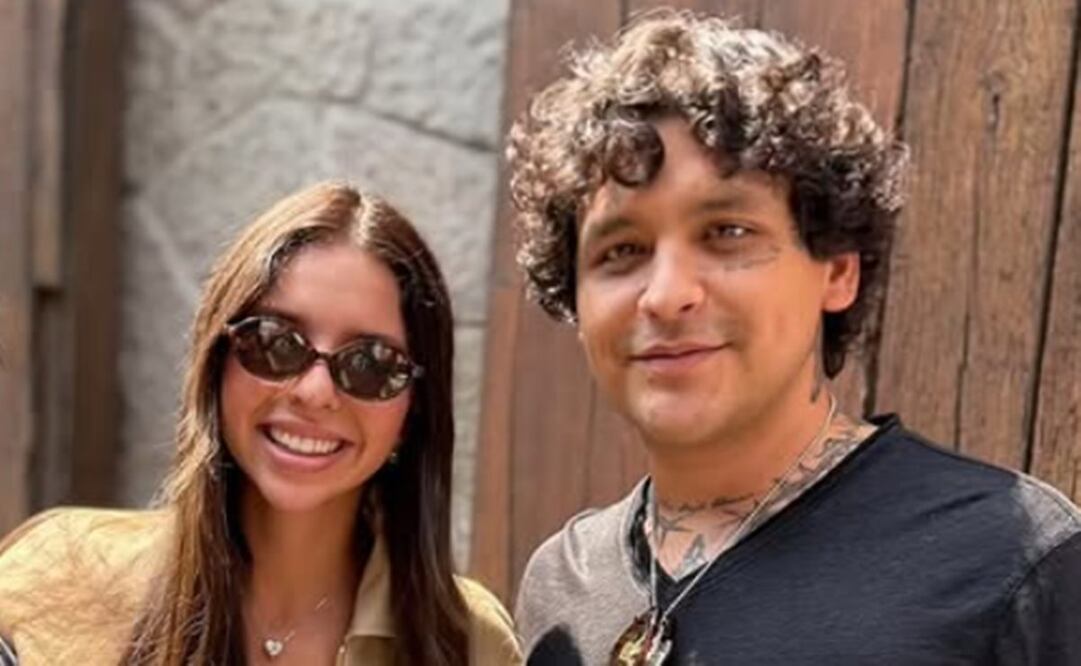 Ángela Aguilar presume extensiones y largas uñas en su vida de casa con Christian Nodal.