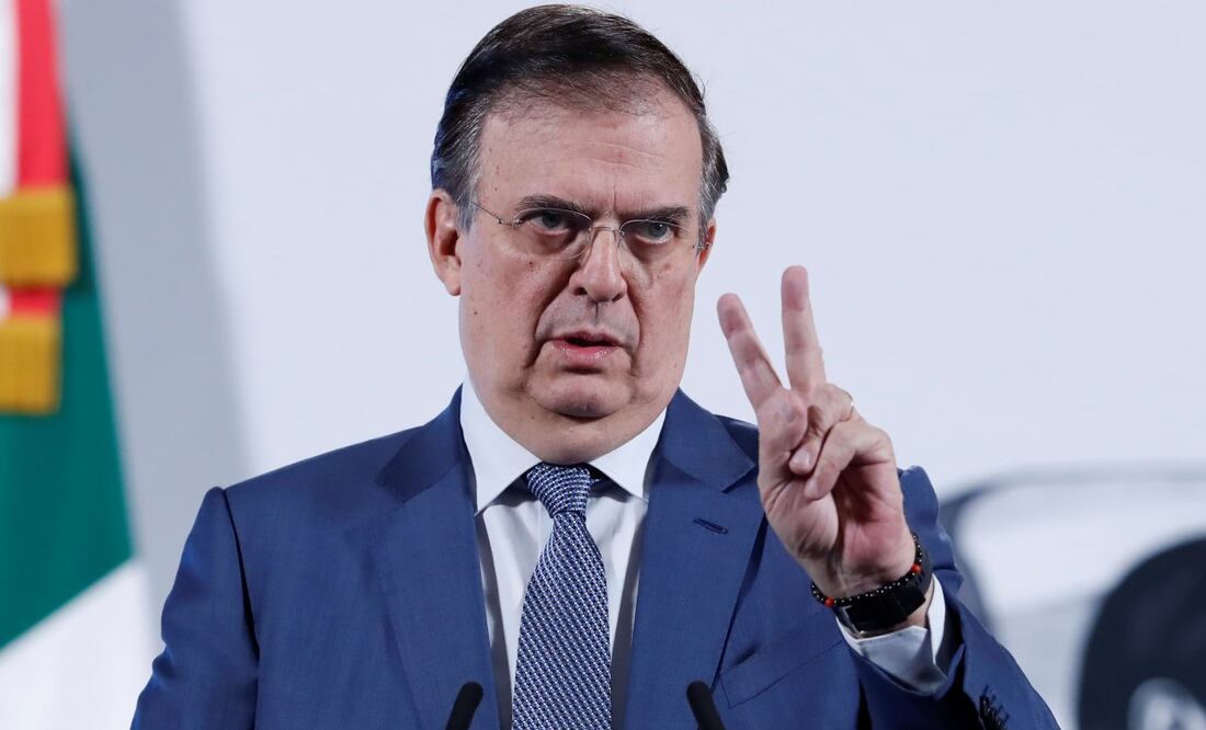 El secretario de Economía, Marcelo Ebrard, habla durante una rueda de prensa este viernes, en el Palacio Nacional de Ciudad de México (México). Pese al aplazamiento del 25 % de aranceles a productos mexicanos para el 2 de abril, el Gobierno de México aún negocia con Estados Unidos para evitar que entren en vigor estas medidas al acero y al aluminio, previstos para el próximo 12 de marzo, señaló este viernes el secretario de Economía, Marcelo Ebrard. Foto: EFE