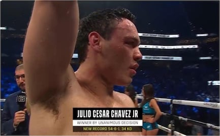 Julio César Chávez Jr derrota a Uriah Hall por decisión unánime