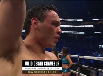 Julio César Chávez Jr derrota a Uriah Hall por decisión unánime