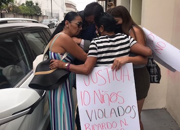 “¡Los niños no se tocan!”, protestan tras audiencia del “monstruo” del jardín de niños de Tultitlán