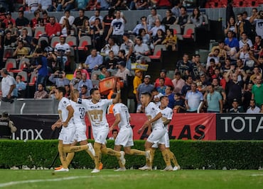 Pumas golea al Atlas y es líder