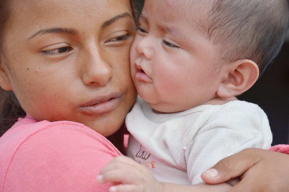 La mujer de 21 años se reencontró con su hijo, tras dos meses de haber sufrido la separación por presunto abandono (FOTOS: AMALIA ESCOBAR)