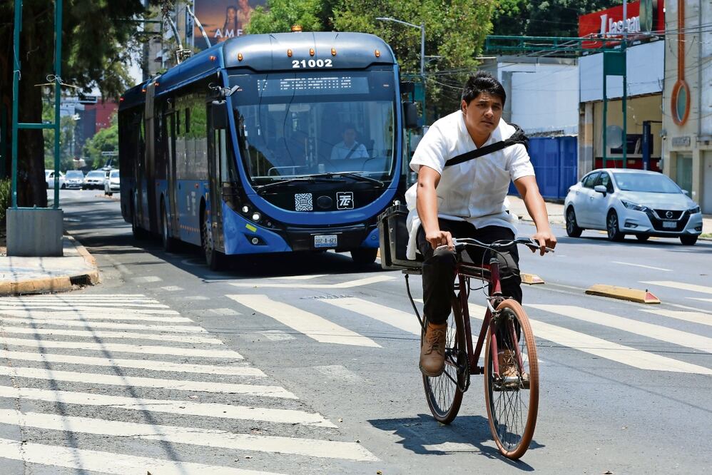 El carril confinado del Trolebús ha sido habilitado para los ciclistas. Foto: Fernanda Rojas EL UNIVERSAL