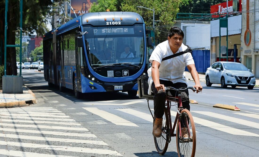 El carril confinado del Trolebús ha sido habilitado para los ciclistas. Foto: Fernanda Rojas EL UNIVERSAL