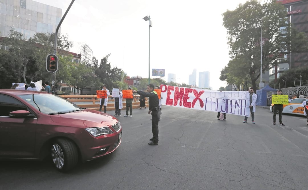 Los médicos bloquearon las vialidades de Circuito Interior y Marina Nacional. Foto: Francisco Rodríguez / EL UNIVERSAL