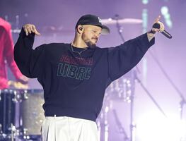 Residente hace brincar, callar y llorar al Zócalo en la CDMX por Gaza