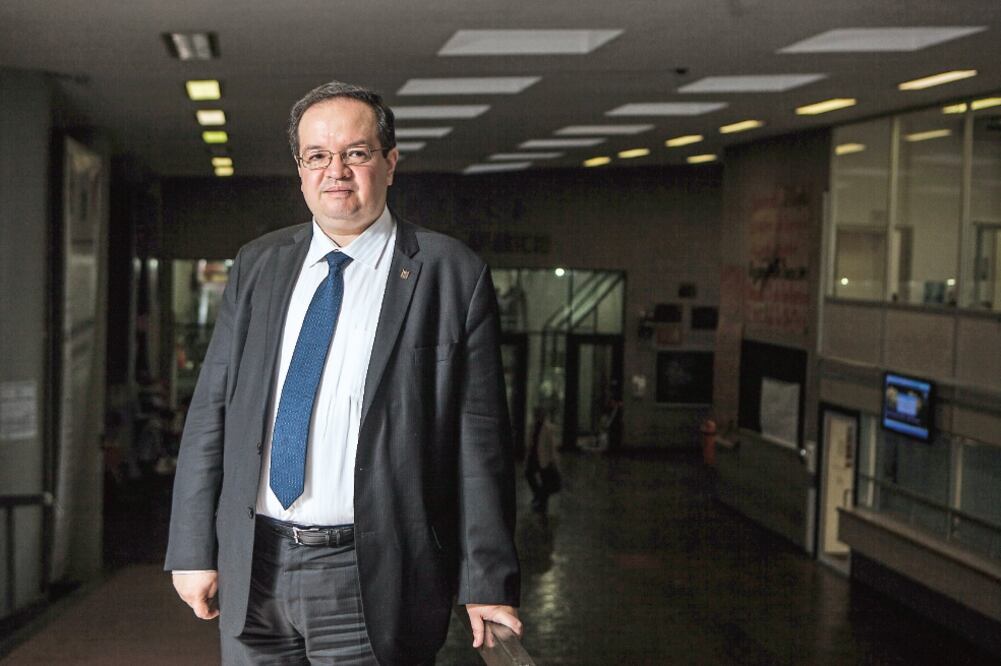 Leonardo Lomelí Vanegas tiene 45 años, es licenciado en Economía y en Historia por la UNAM. Es docente de la facultad que dirige desde 1994. Pertenece al Sistema Nacional de Investigadores donde tiene el nivel I (ARCHIVO EL UNIVERSAL)