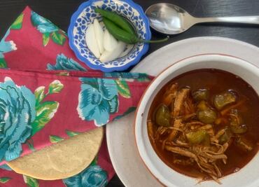 Prepara chilayo estilo Jalisco