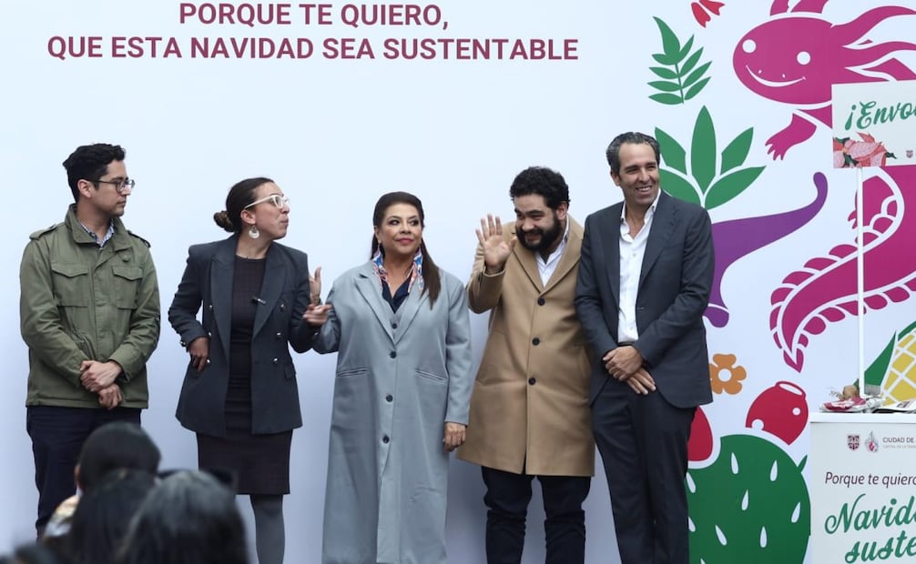 Navidad 2025: CDMX instala módulos para envolver regalos con materiales reciclados.
Foto: Gabriel Pano/El Universal.