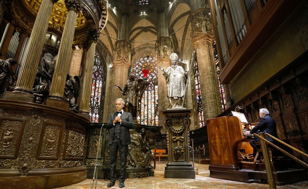 Andrea Bocelli y el organista, Emanuele Vianelli. Foto: AP