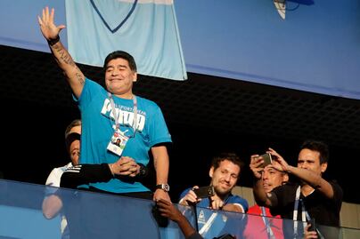 Maradona se solidariza con periodistas despedidos en Argentina