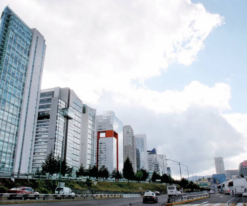 Santa Fe es el centro financiero más importante de América Latina, por lo que la acusación de la FGR afecta la inversión, afirma el alcalde. Foto: Archivo EL UNIVERSAL 