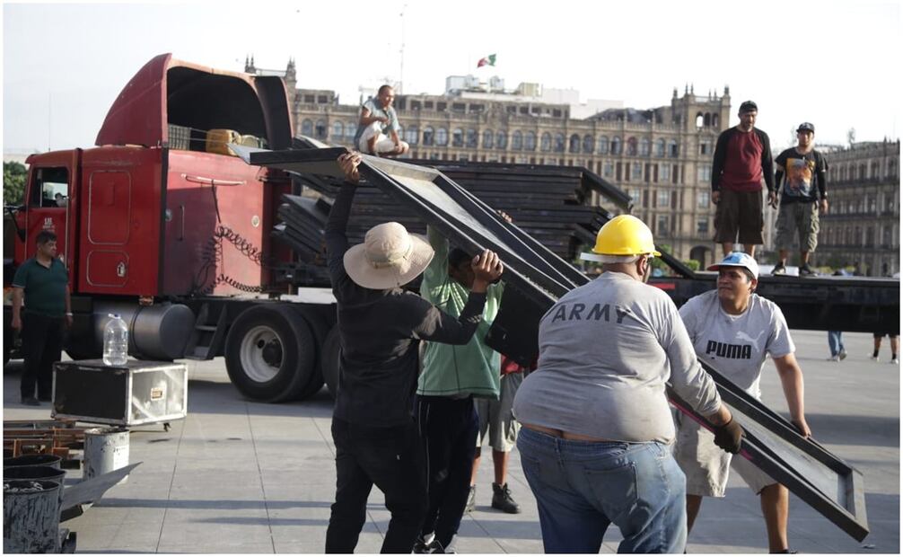 Retiran las vallas de Palacio Nacional. Foto: Carlos Mejía/EL UNIVERSAL