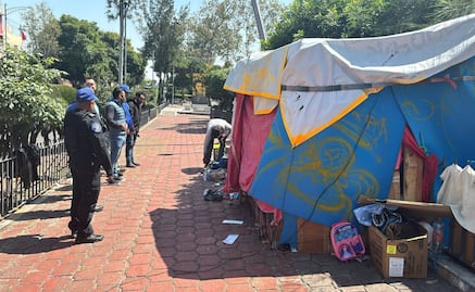 Elementos de seguridad retiran puestos de comercio informal en Coyoacán; buscan recuperar espacios públicos