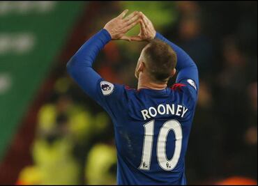 Wayne Rooney salva empate y bate récord de Charlton