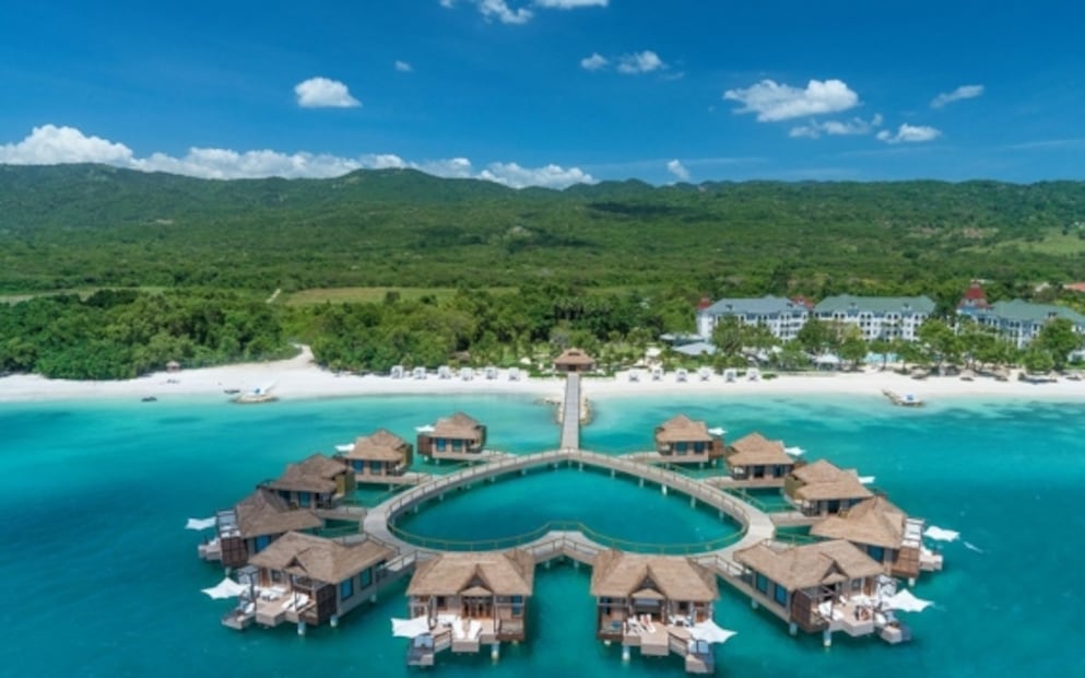 Hoteles sobre el mar, en México y en otros lugares más