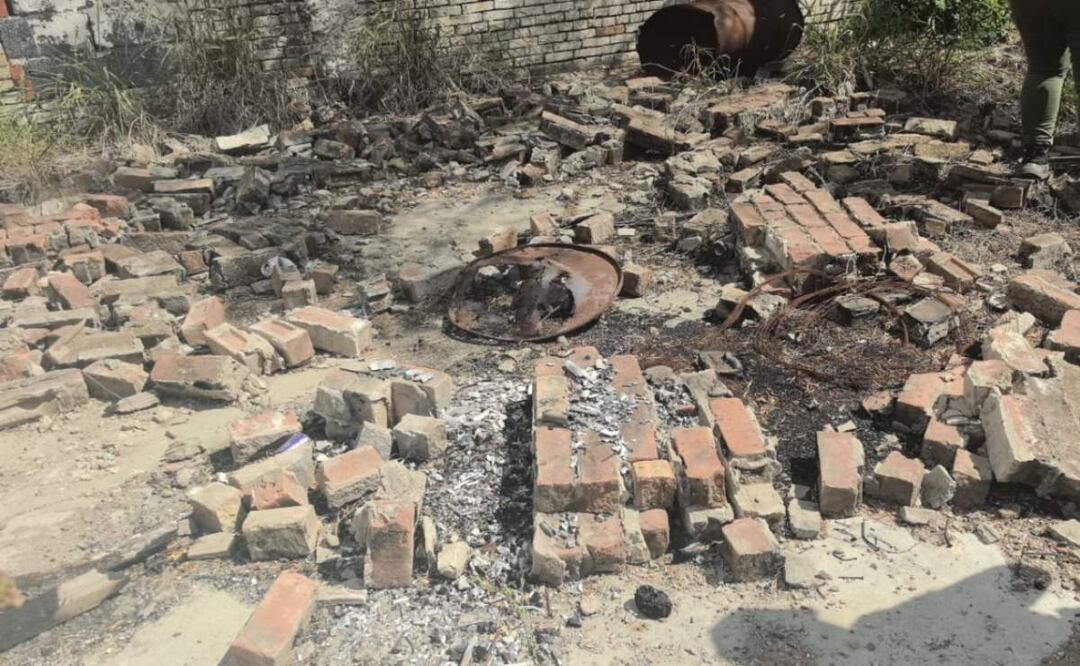 En el lugar ubicado en Tamaulipas, se encontraron restos óseos calcinados, un tambo metálico y un área visiblemente utilizada para incinerar cuerpos (18/06/2025). Foto: Especial