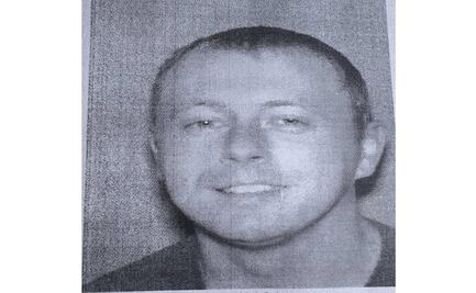 Varias escuelas en Kentucky cancelan clases mientras la policía busca al autor del tiroteo