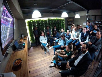 Pausa Anaya su campaña para ver inauguración del Mundial