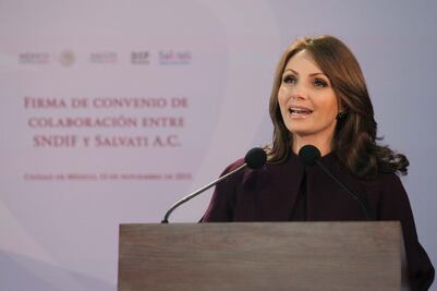 Pide Angélica Rivera a mexicanas a prevenir cáncer de mama