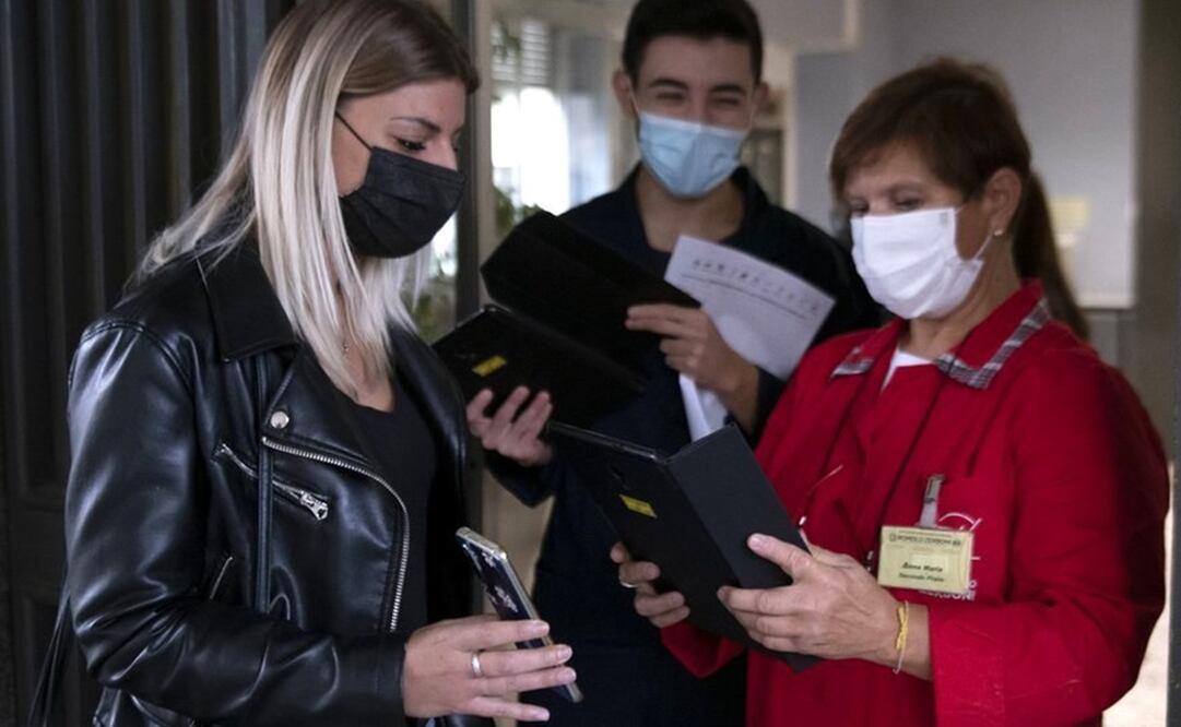 Los trabajadores tendrán que mostrar el "pase verde". Foto: Getty Images 