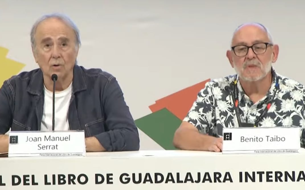 Joan Manuel Serrat, antes de retirarse, explicó que no se podía seguir con la charla debido al alboroto que había afuera del Auditorio Juan Rulfo, en la FIL Guadalajara. Foto: Youtube.