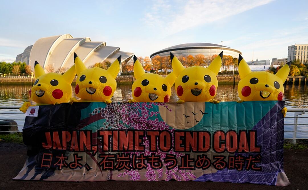 Activistas vestidos de Pikachu protestan contra el uso de carbón por parte de Japón cerca de la Cumbre del Clima de la ONU. Foto: AP
