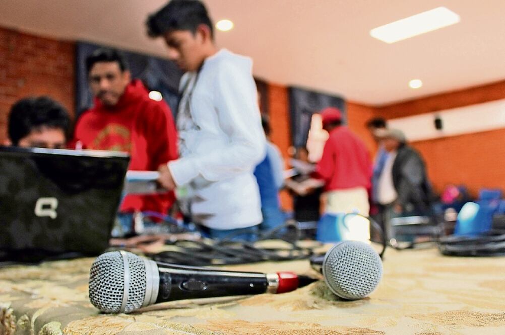 El IFT dijo que ha entregado información a 28 comunidades de Michoacán interesadas en establecer radios sociales comunitarias e indígenas (ARCHIVO EL UNIVERSAL)
