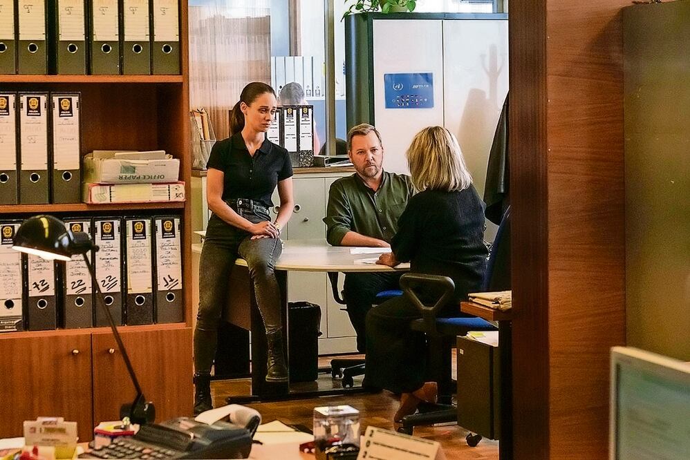 En la serie que se ha convertido en una de las más vistas de España, en una antigua casa aparecen los restos humanos de dos hombres. Foto: Canal Europa Europa