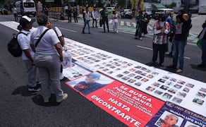 Bloqueo de colectivos de búsqueda de personas desaparecidas en Calzada de Tlalpan, a la altura de la estación Ermita de la Línea 2 del Metro de la Ciudad de México. Foto: Fernanda Rojas / EL UNIVERSAL
