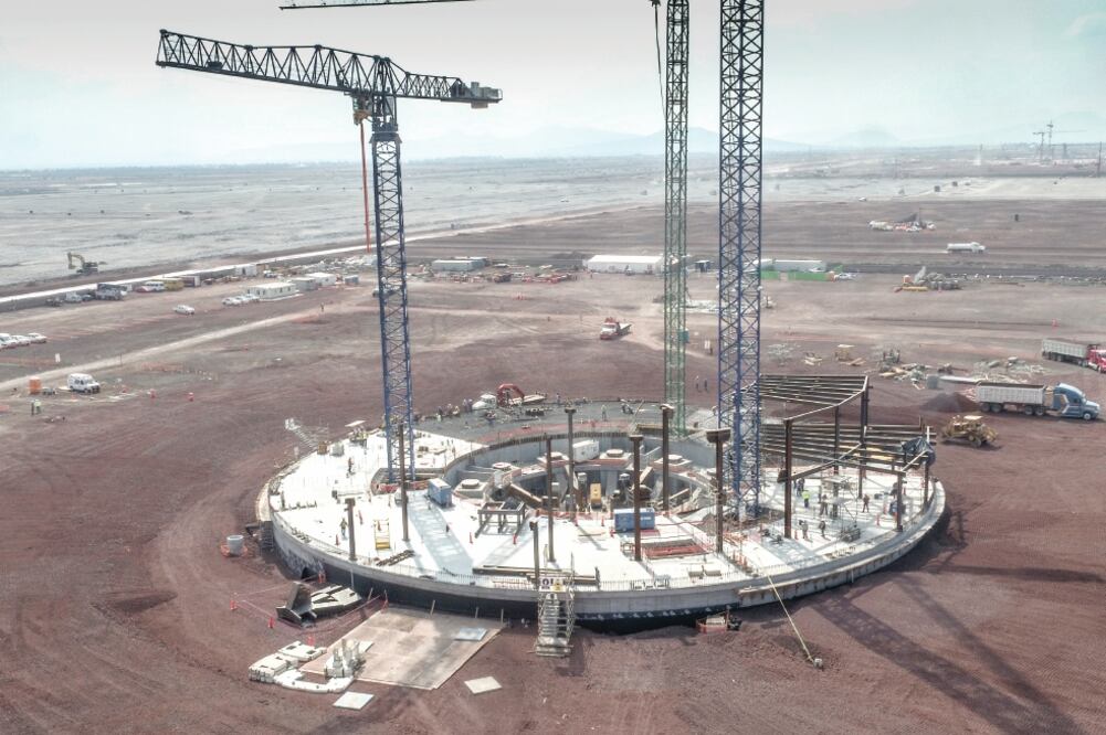 La obra del Nuevo Aeropuerto Internacional de México, que se construye actualmente en terrenos del antiguo lago de Texcoco ha sido severamente cuestionada en términos de corrupción y falta de transparencia (ARCHIVO EL UNIVERSAL)