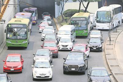 Este martes 1 de octubre no circulan los autos con engomado rosa