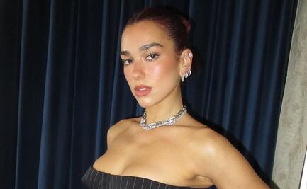 Dua Lipa luce original pantalón de piel con abertura en la cadera