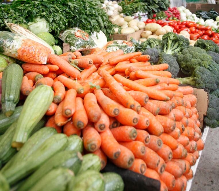 Red and green tomato, avocado, and chicken were some of the products that presented a price decrease - Photo: Leo Morales/EL UNIVERSAL
