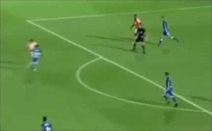 Árbitro anota un gol en el futbol de Colombia