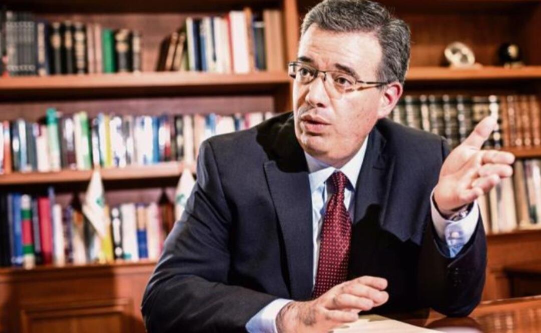 Perfil. Alejandro Díaz de León